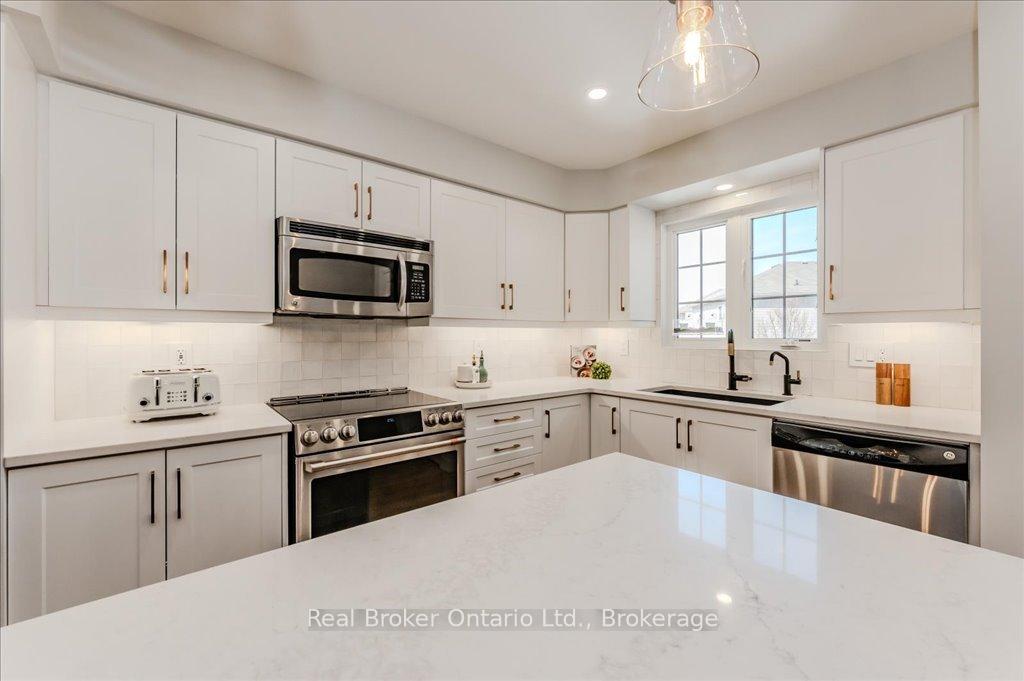 Photo 26 of Unit C14, 240 Westmeadow Drive, Kitchener — HOMEH