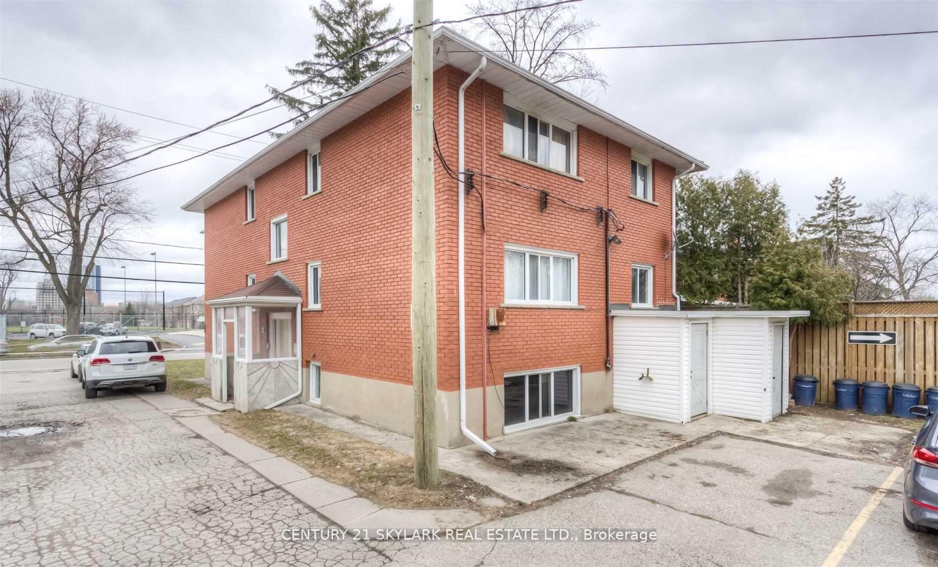 Front of Unit 4, 75 Highland Road E