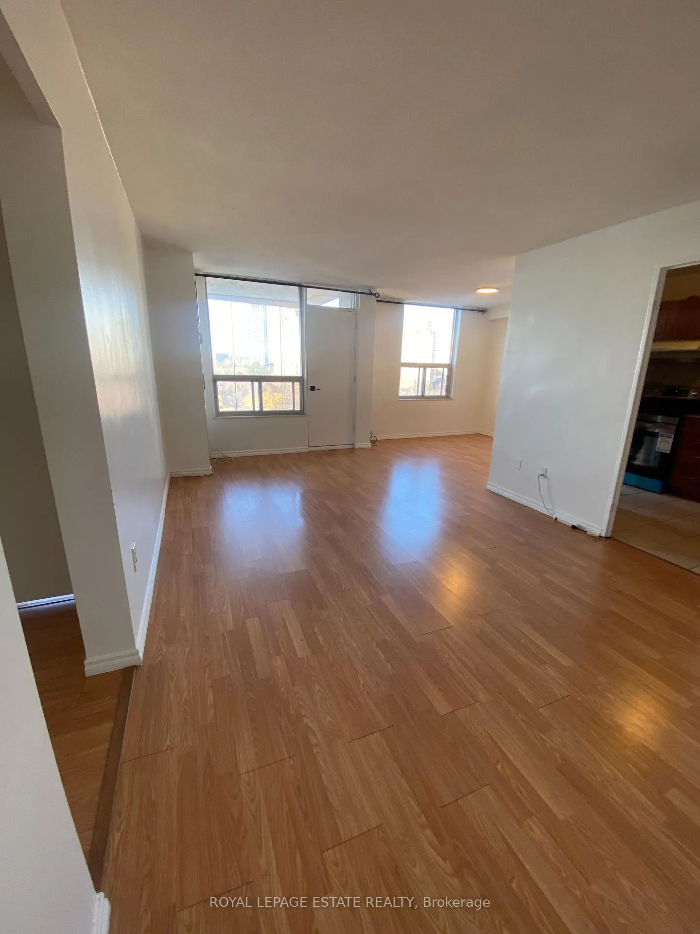 Photo 5 of Unit 1503, 20 Edgecliff Golfway, Toronto, Flemingdon Park — HOMEH