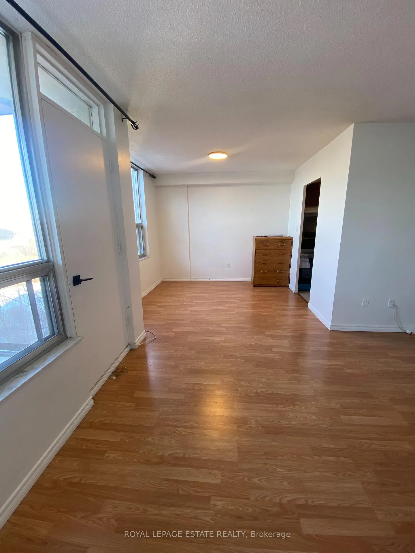Photo 6 of Unit 1503, 20 Edgecliff Golfway, Toronto, Flemingdon Park — HOMEH