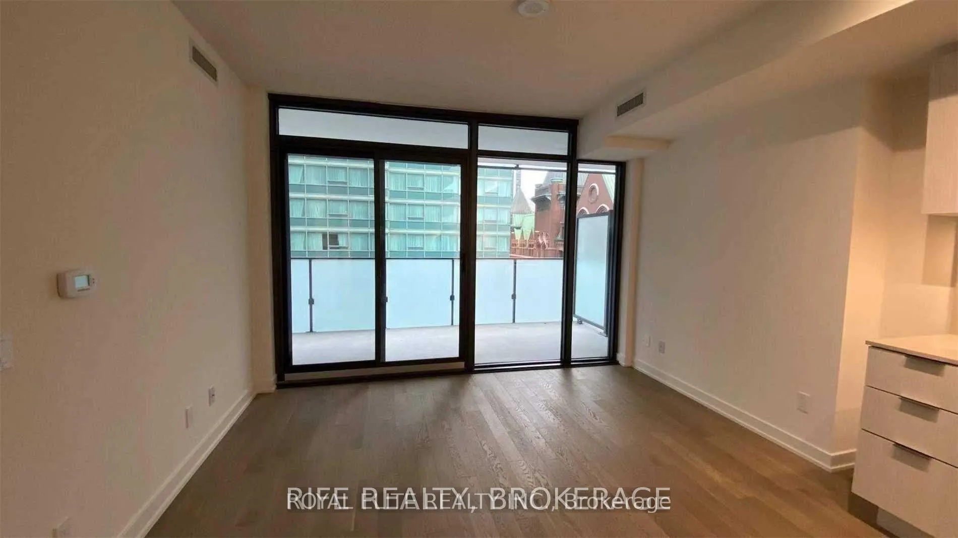 Photo 5 of Unit 711, 25 Richmond Street E, Toronto, Church-Yonge Corridor — HOMEH