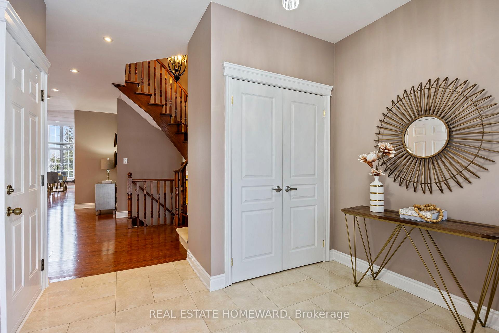 Photo 4 of 79 Stonecliffe Crescent, Aurora, Aurora Estates — HOMEH