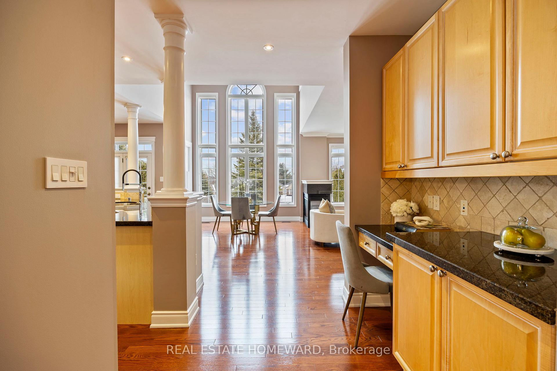 Photo 9 of 79 Stonecliffe Crescent, Aurora, Aurora Estates — HOMEH