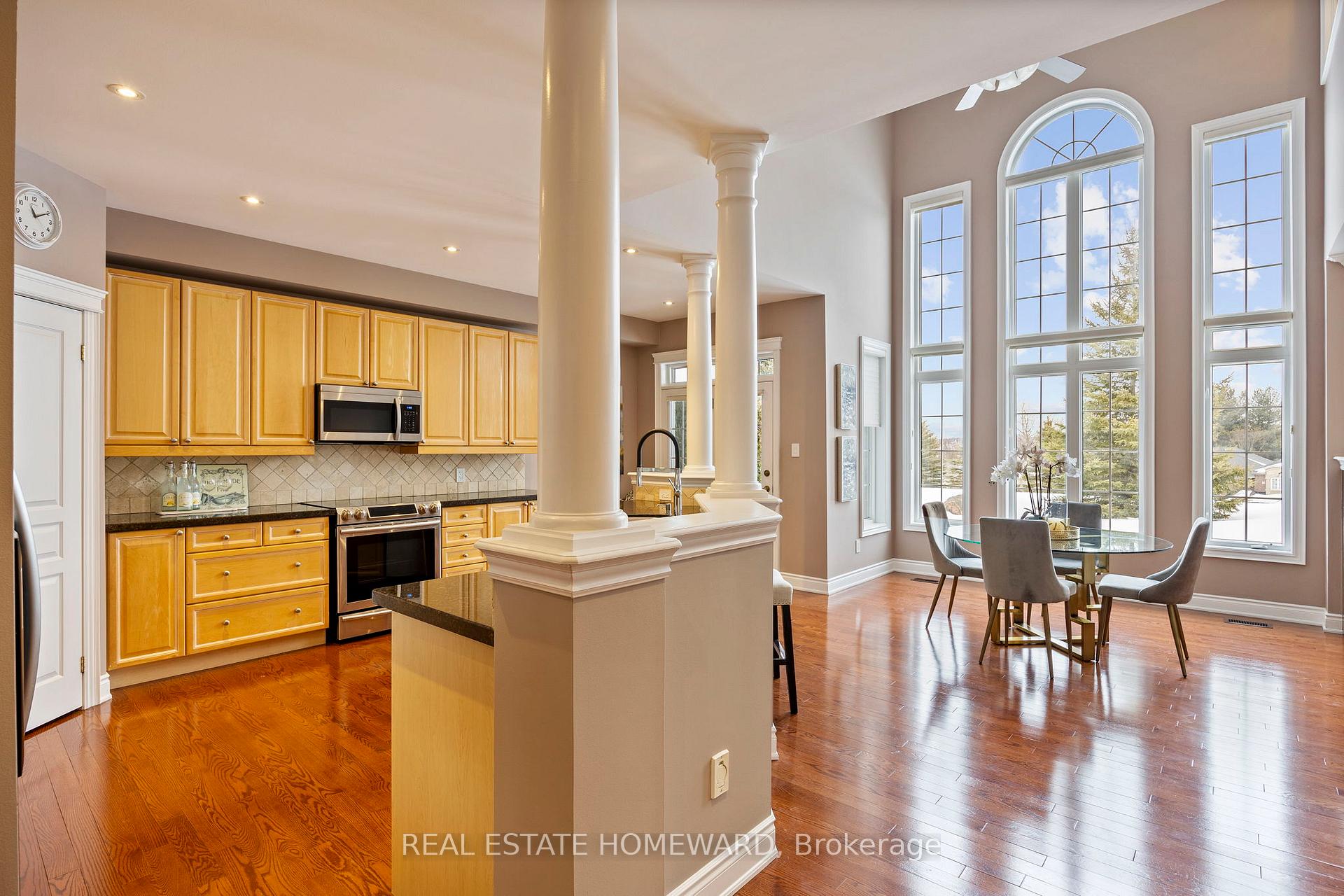 Photo 10 of 79 Stonecliffe Crescent, Aurora, Aurora Estates — HOMEH