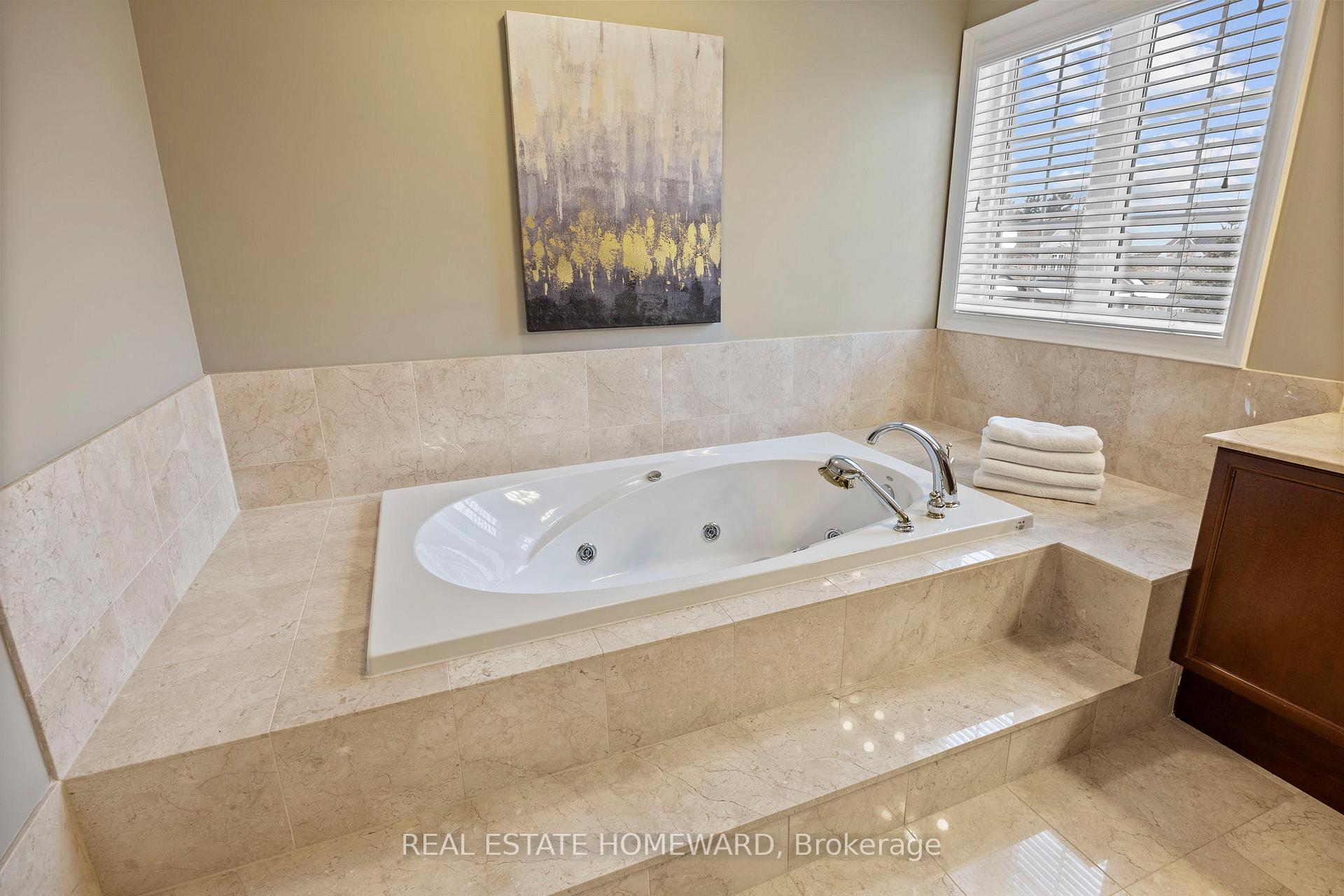 Photo 30 of 79 Stonecliffe Crescent, Aurora, Aurora Estates — HOMEH
