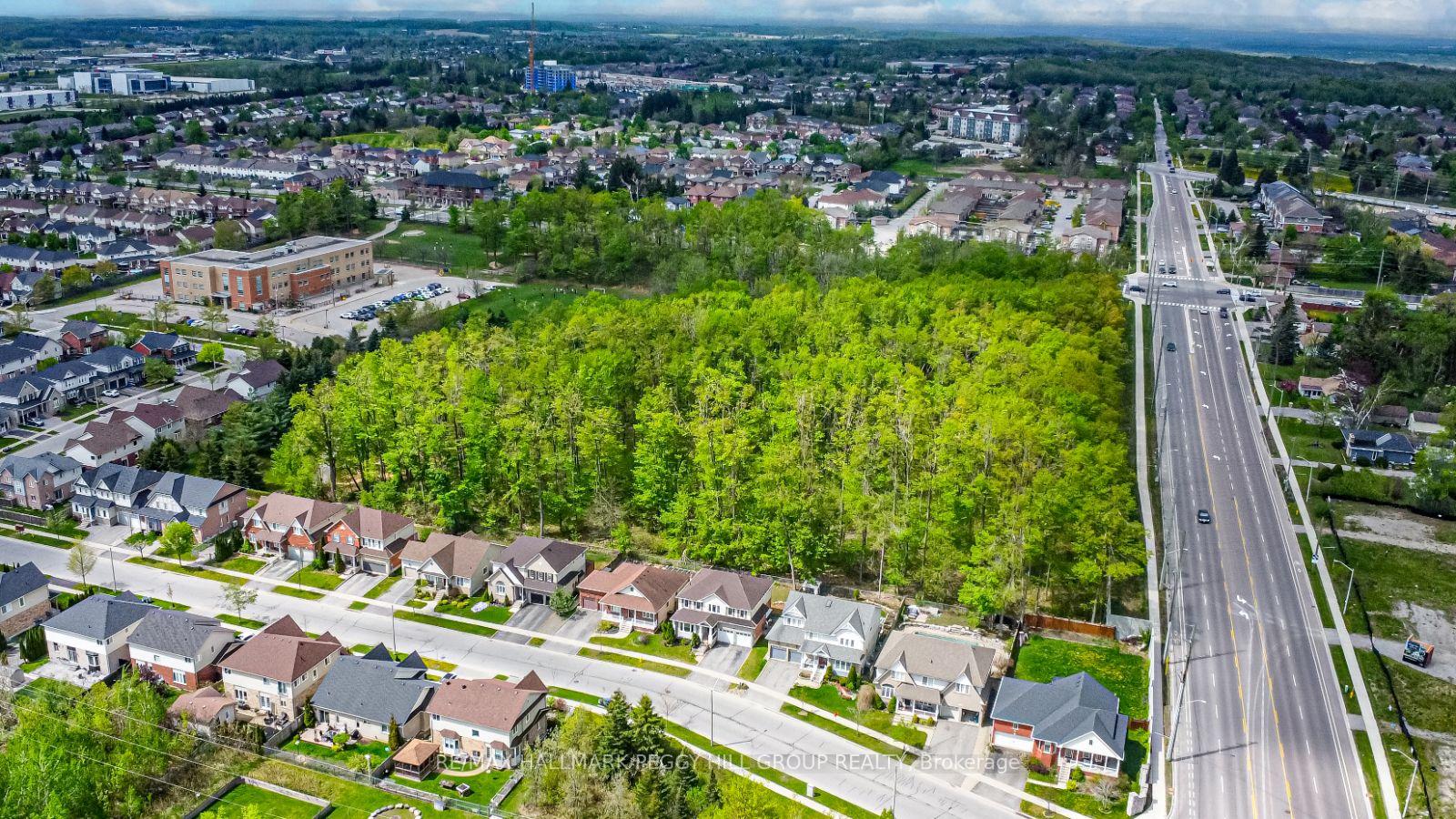 Photo 2 of 8 Thrushwood Drive, Barrie, Holly — HOMEH