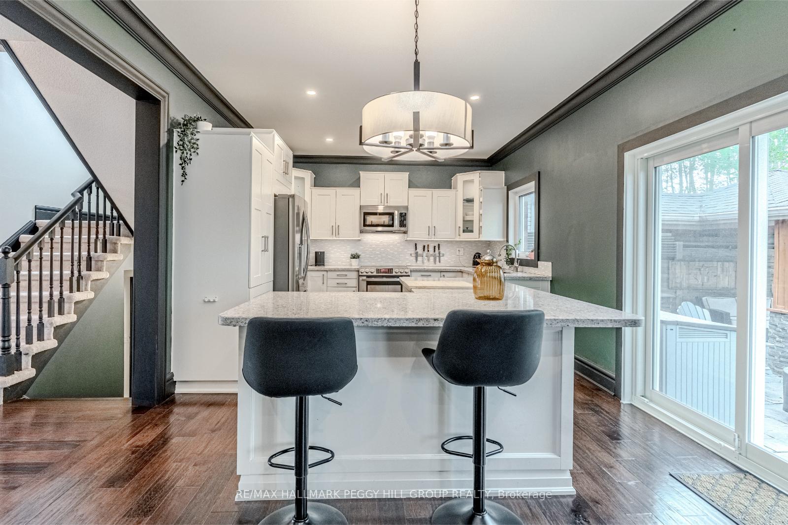Photo 3 of 8 Thrushwood Drive, Barrie, Holly — HOMEH