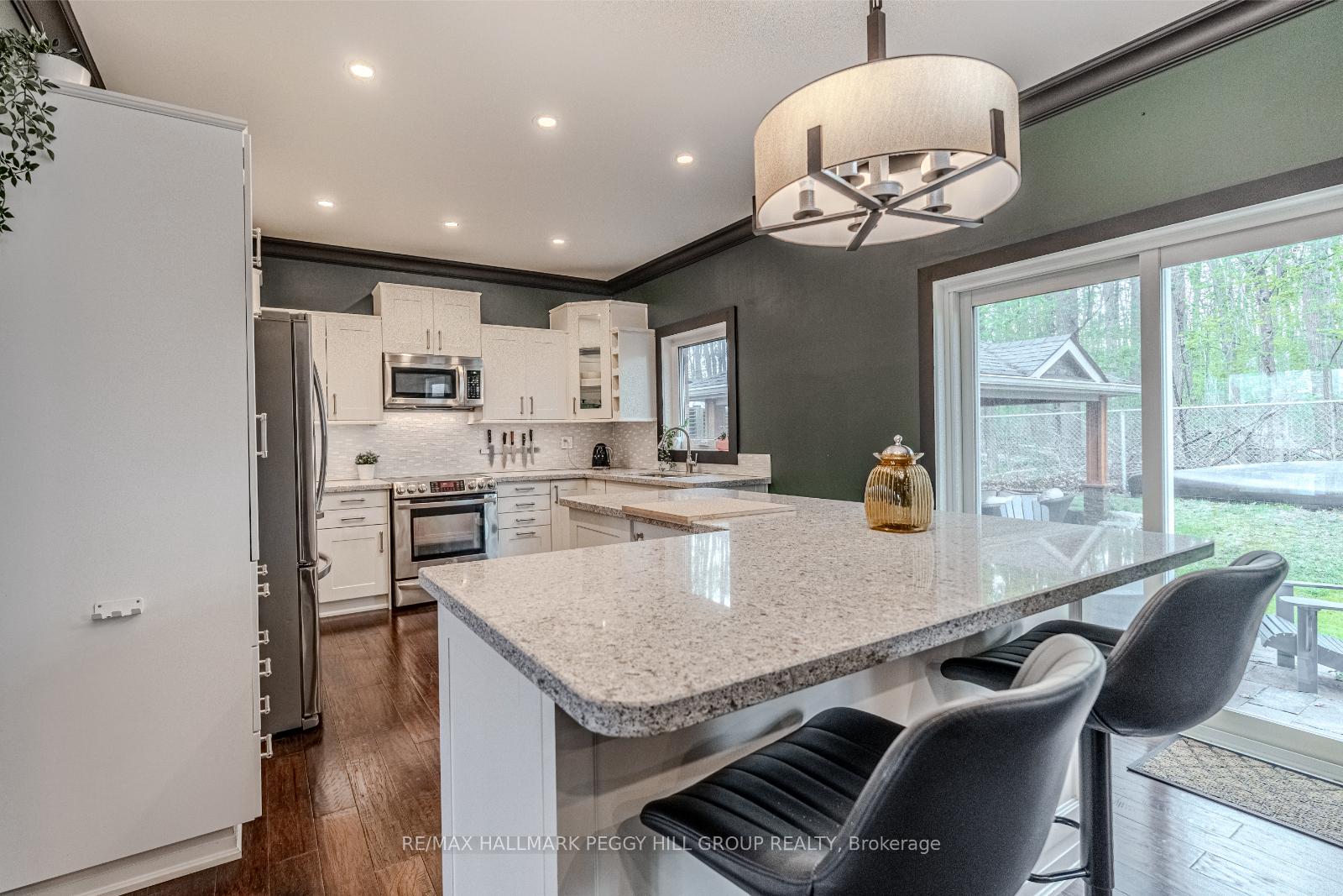 Photo 6 of 8 Thrushwood Drive, Barrie, Holly — HOMEH