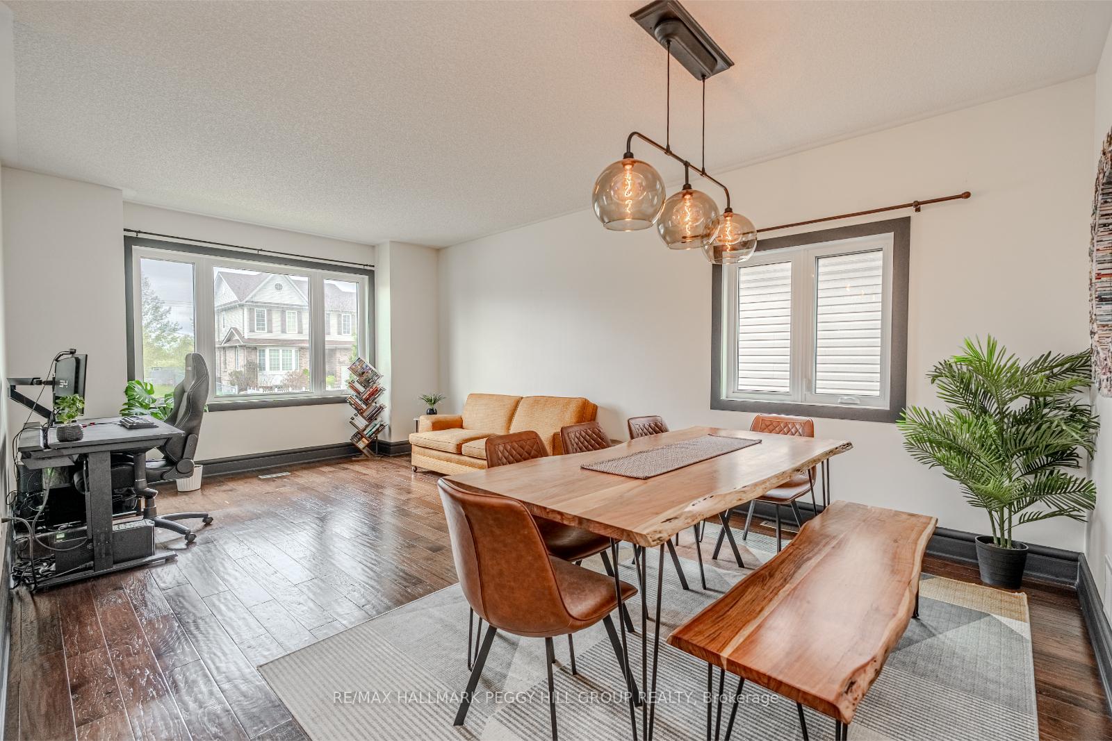 Photo 9 of 8 Thrushwood Drive, Barrie, Holly — HOMEH