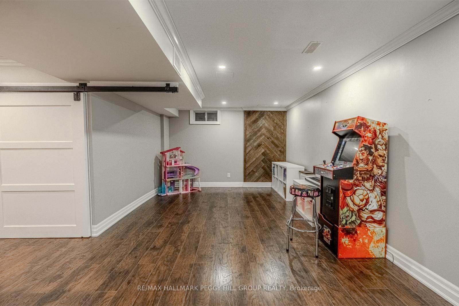 Photo 18 of 8 Thrushwood Drive, Barrie, Holly — HOMEH