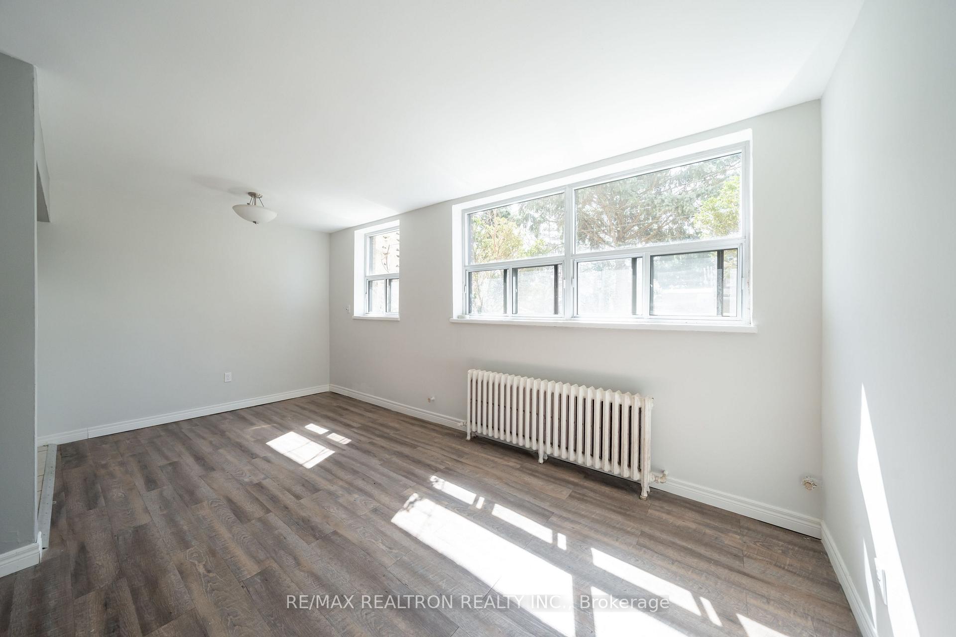 Front of Unit 2, 799 Robinson Street