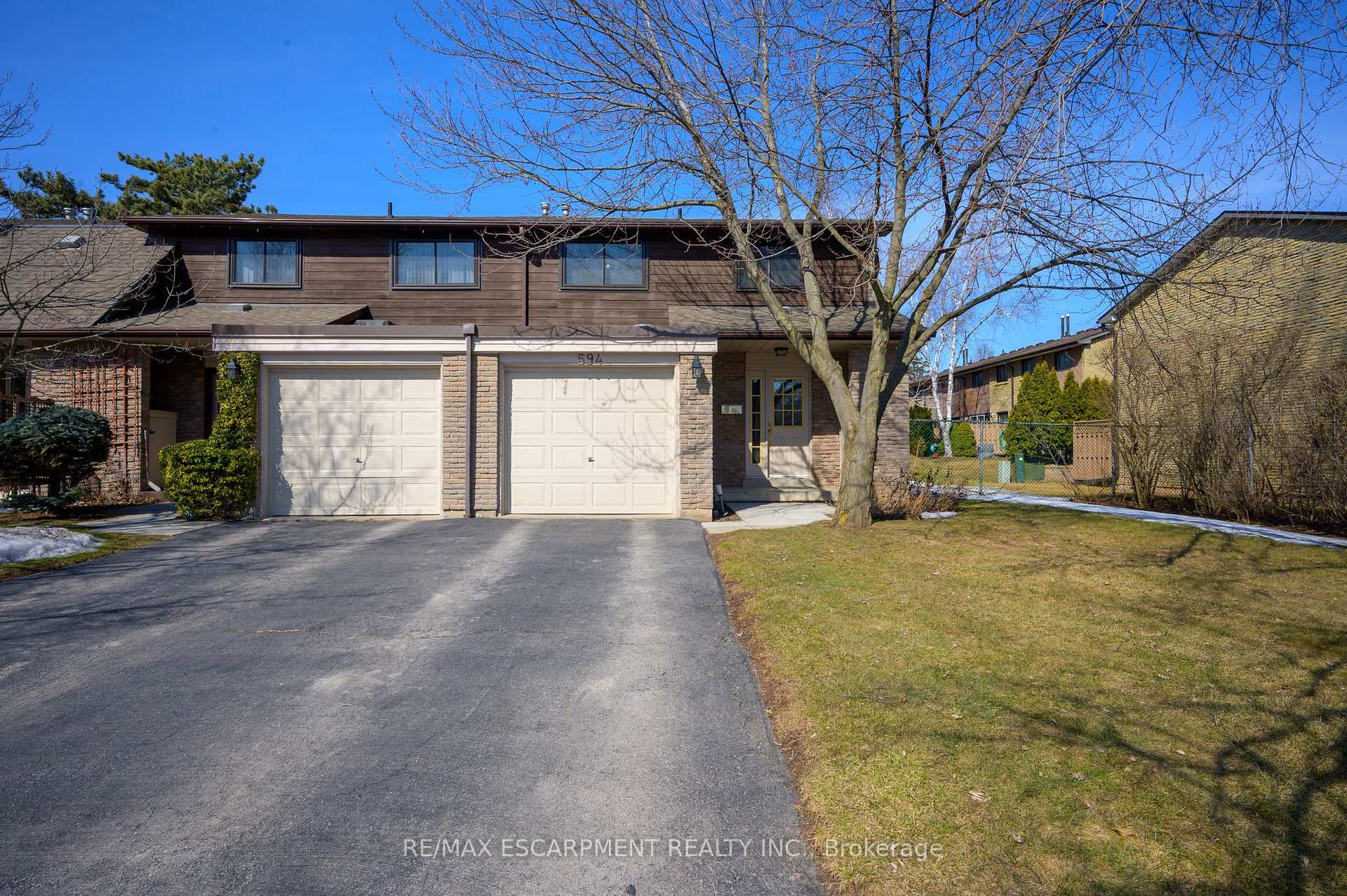 Front of 594 Forestwood Crescent