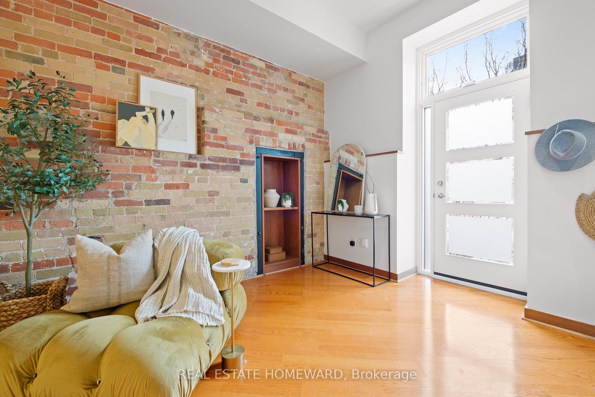 Photo 5 of 27 Old Brewery Lane, Toronto, Regent Park — HOMEH