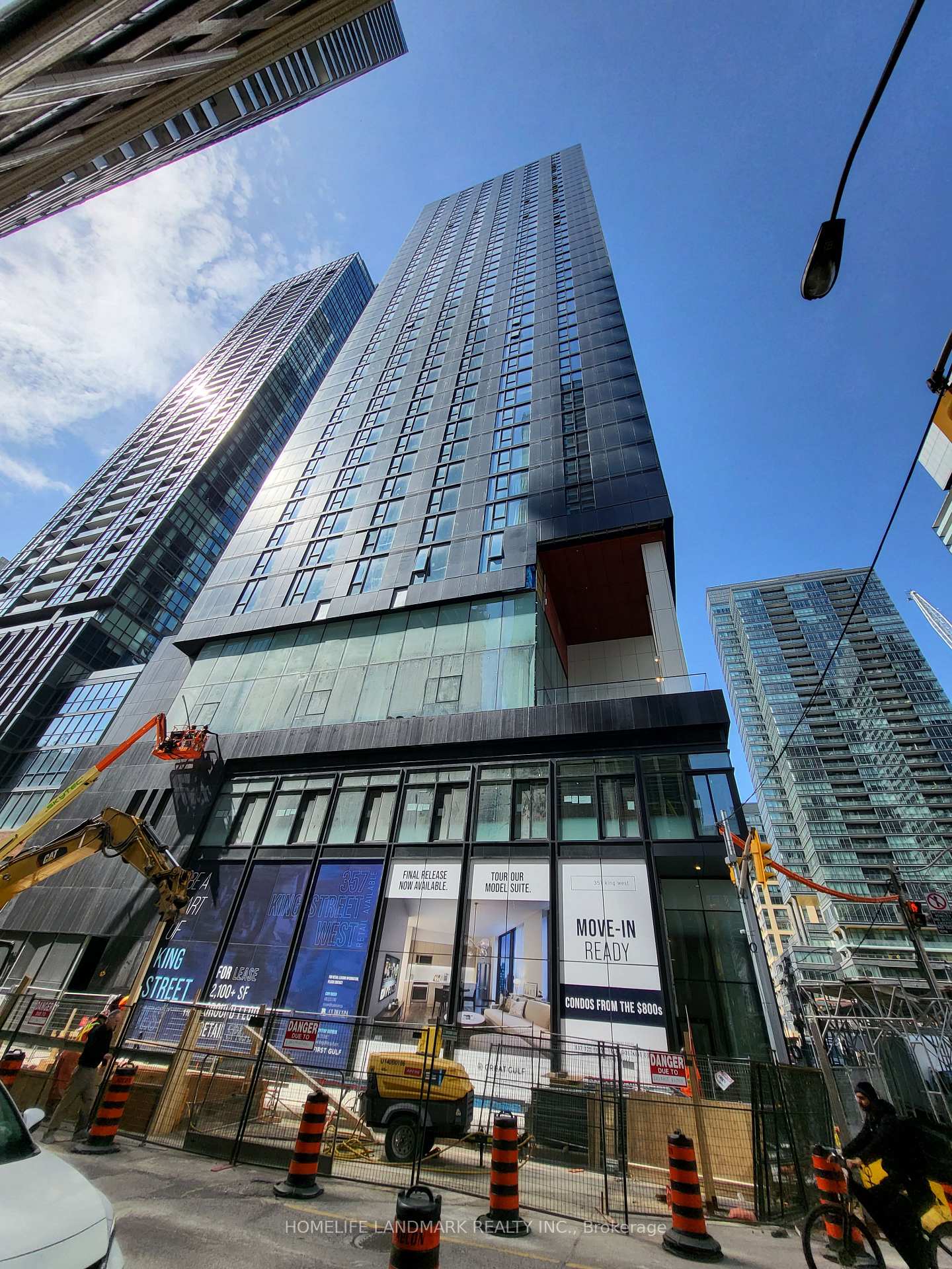 Front of Unit 4104, 357 King Street W