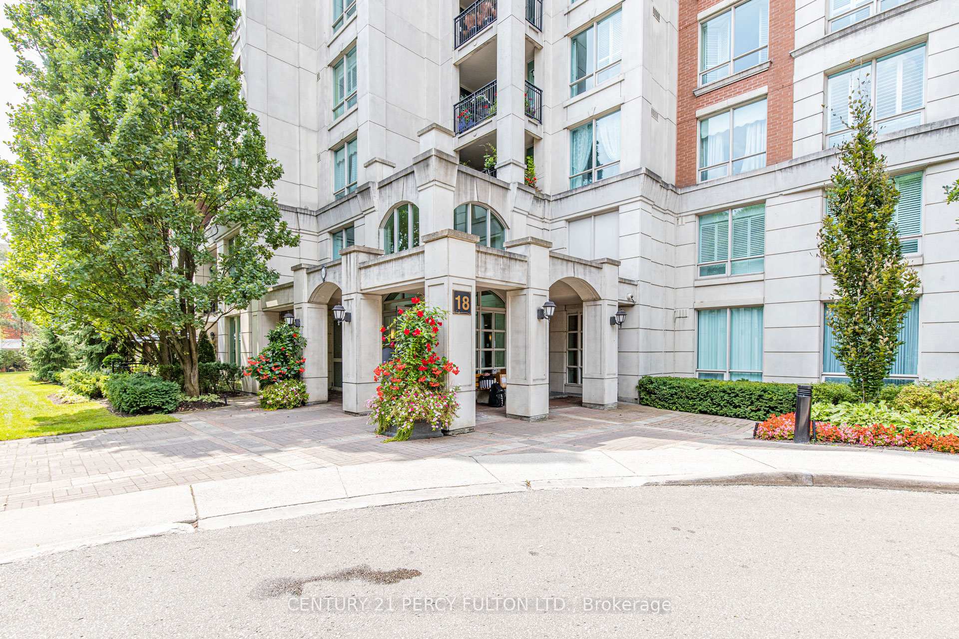 Front of Unit 816, 18 William Carson Crescent