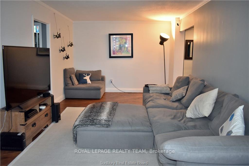 Photo 3 of Unit 1510, 15 Vicora Linkway, Toronto, Flemingdon Park — HOMEH