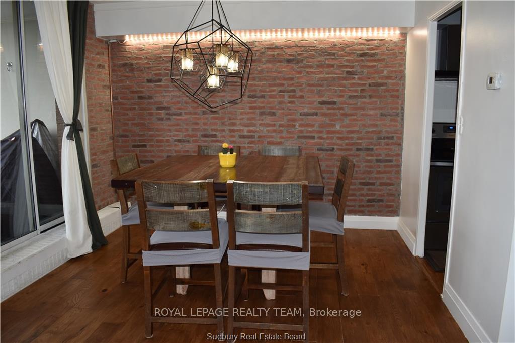 Photo 4 of Unit 1510, 15 Vicora Linkway, Toronto, Flemingdon Park — HOMEH