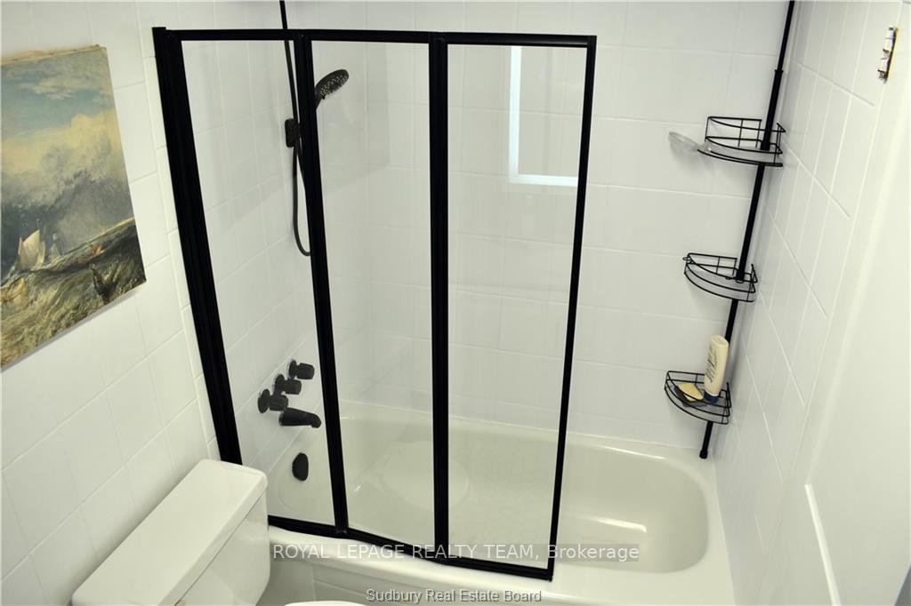 Photo 10 of Unit 1510, 15 Vicora Linkway, Toronto, Flemingdon Park — HOMEH