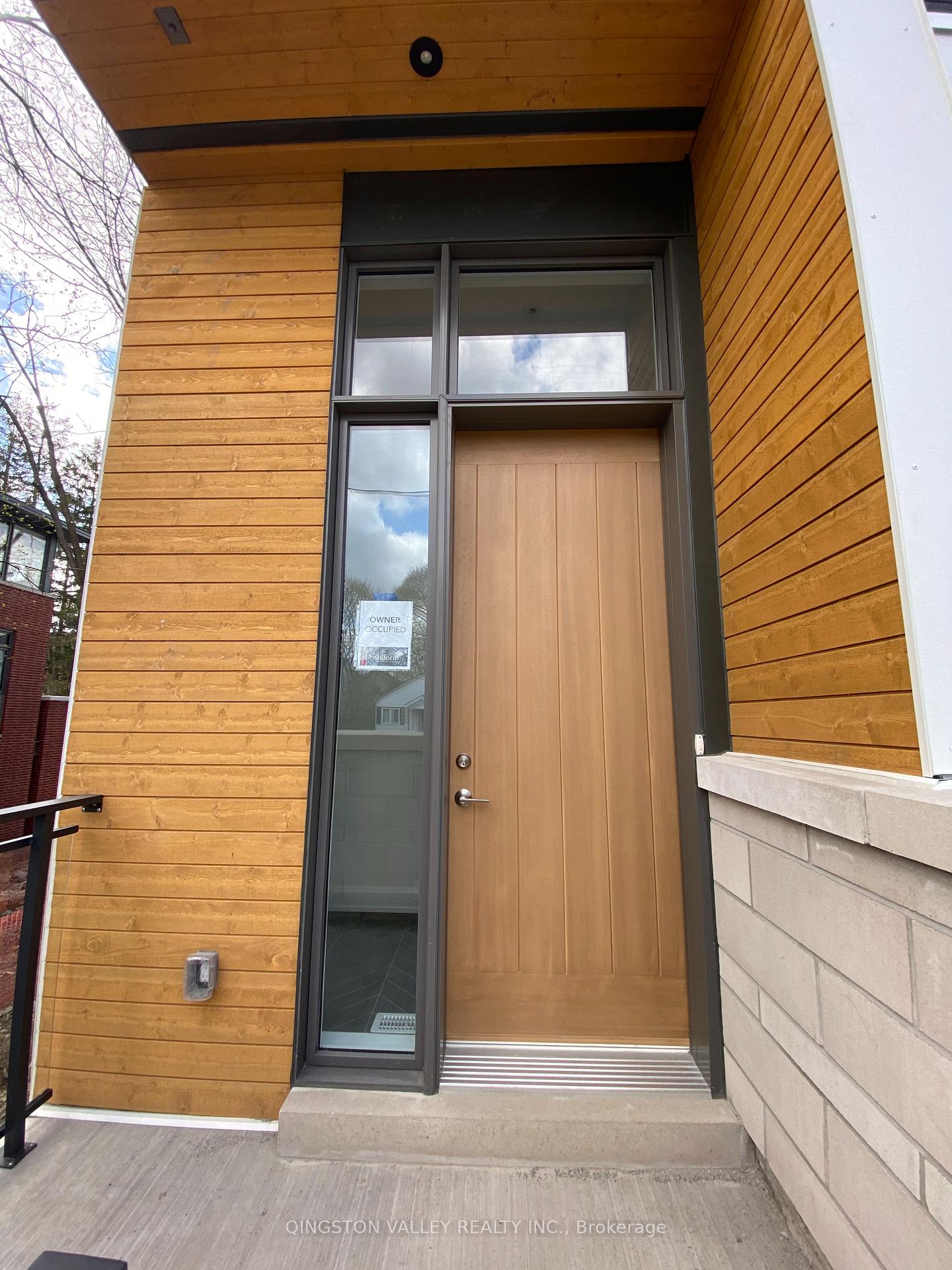 Photo 2 of 522 Edison Avenue, Ottawa, McKellar/Highland — HOMEH