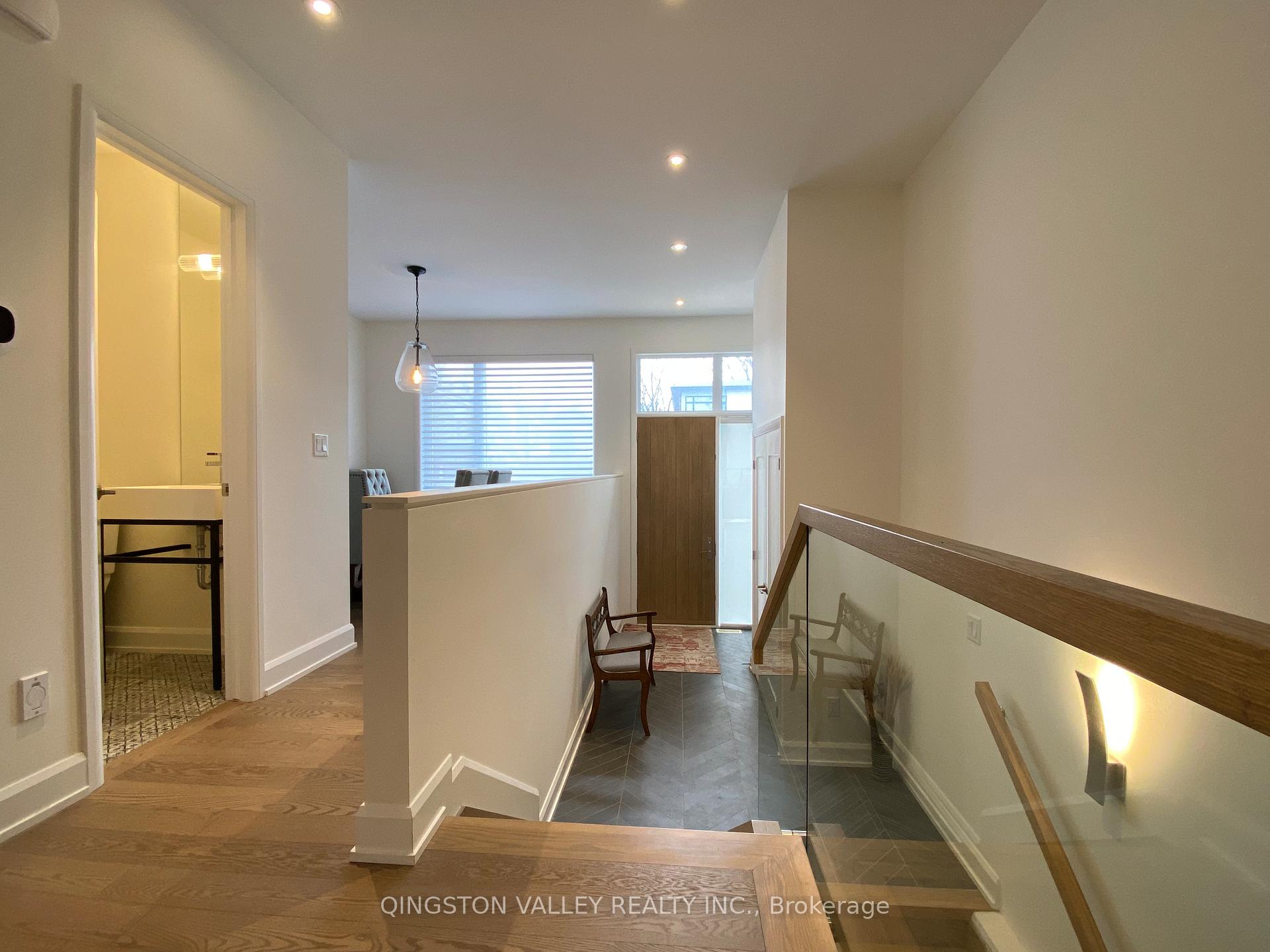 Photo 3 of 522 Edison Avenue, Ottawa, McKellar/Highland — HOMEH