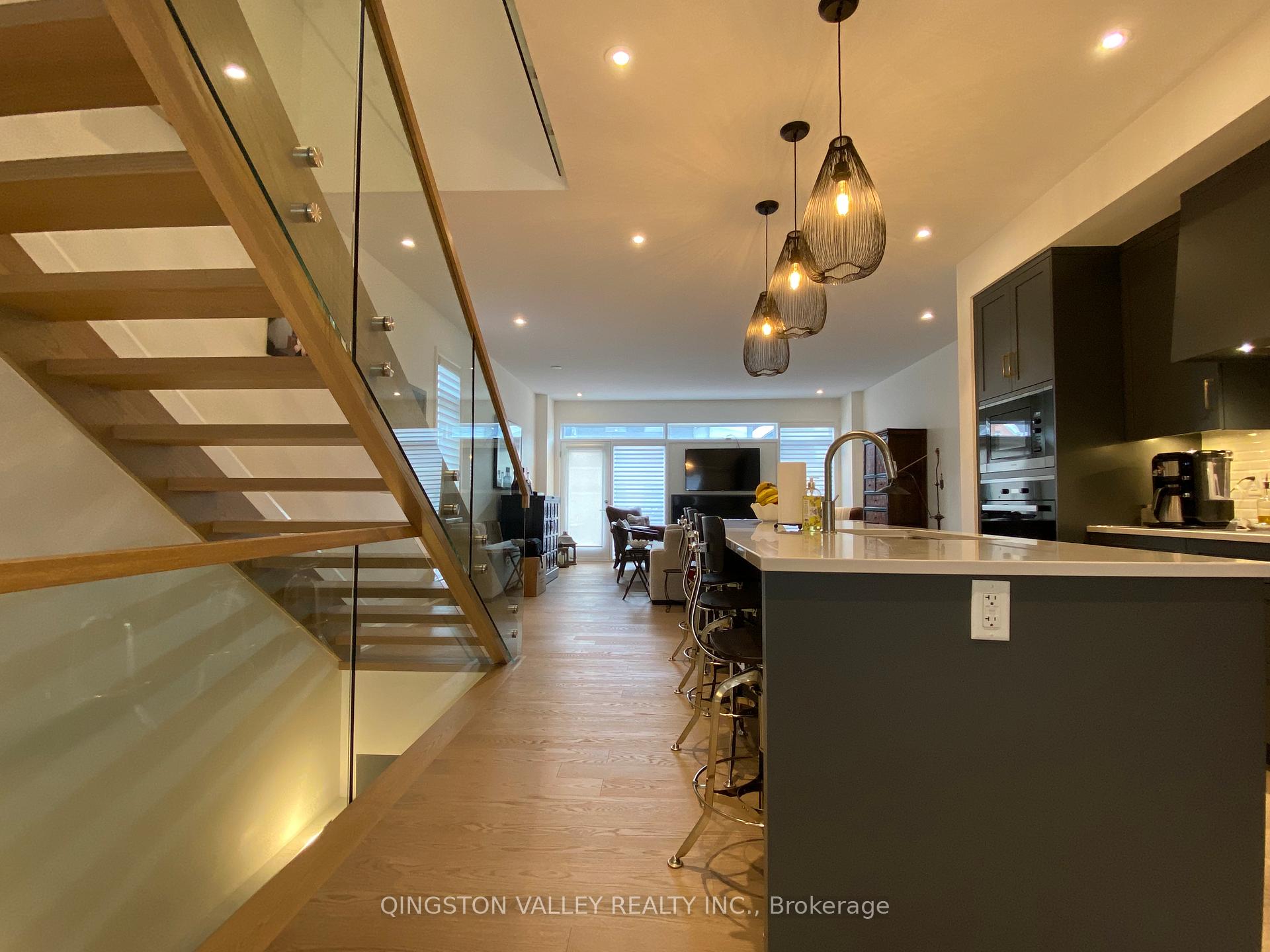 Photo 9 of 522 Edison Avenue, Ottawa, McKellar/Highland — HOMEH