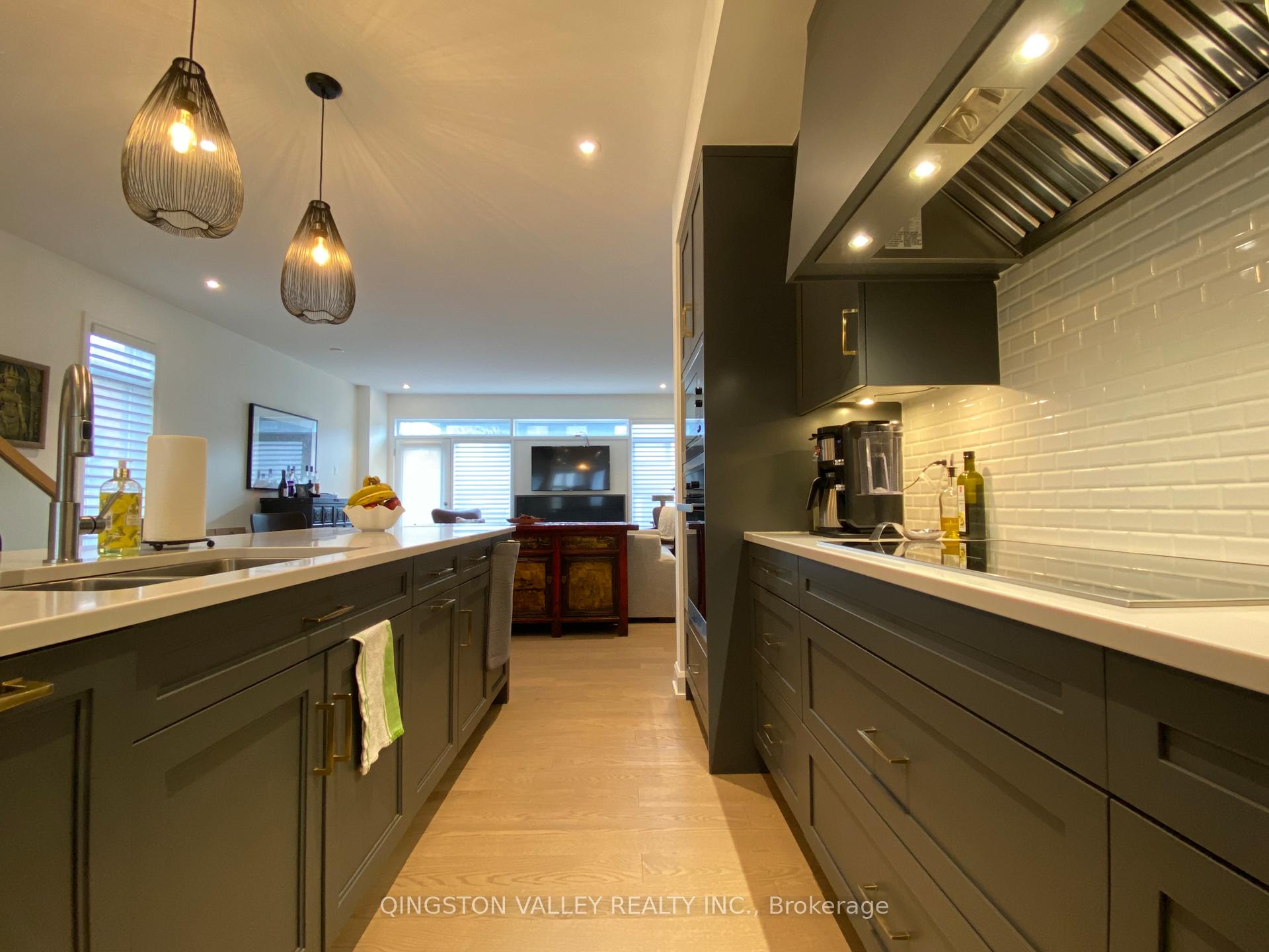 Photo 10 of 522 Edison Avenue, Ottawa, McKellar/Highland — HOMEH