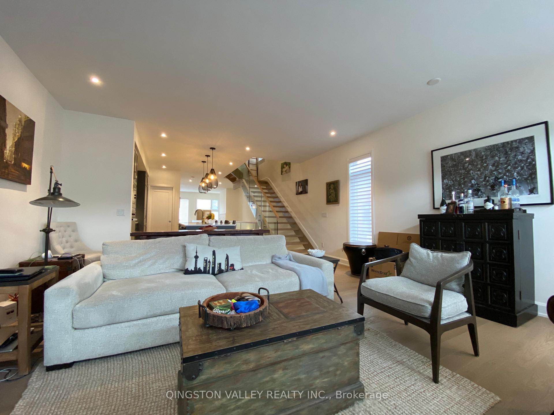 Photo 14 of 522 Edison Avenue, Ottawa, McKellar/Highland — HOMEH