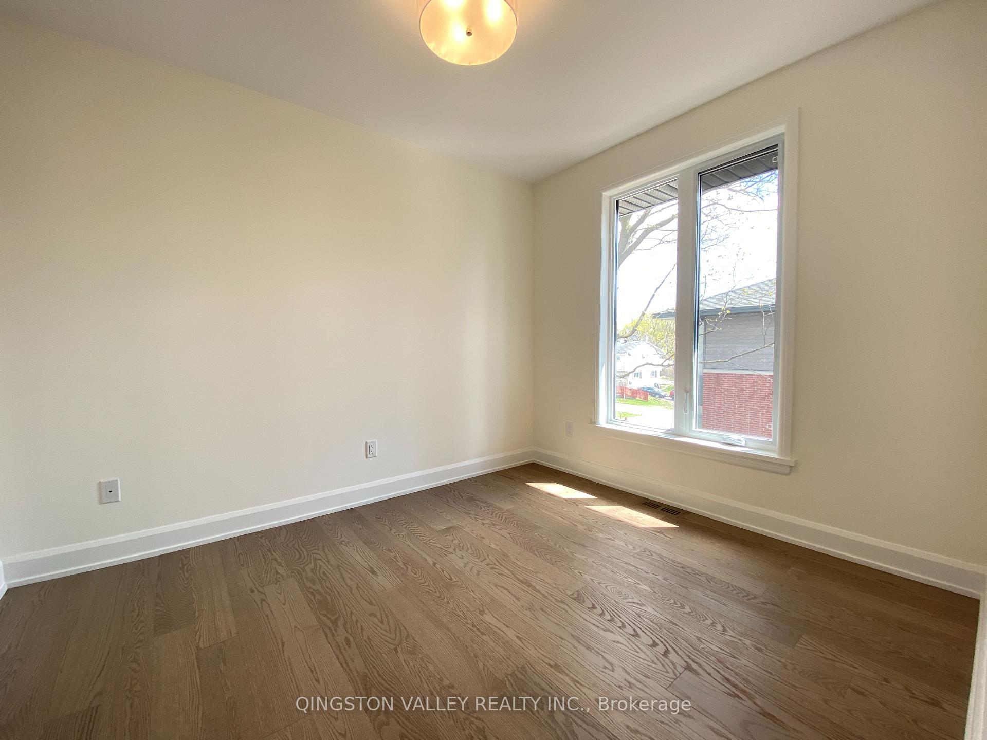 Photo 16 of 522 Edison Avenue, Ottawa, McKellar/Highland — HOMEH