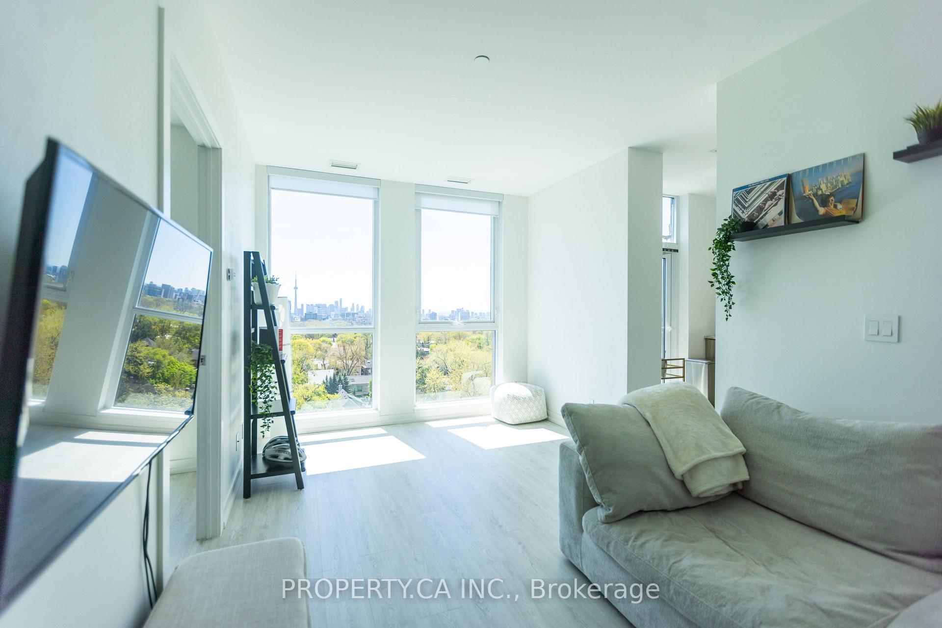 Front of Unit 1110, 223 St Clair Avenue W