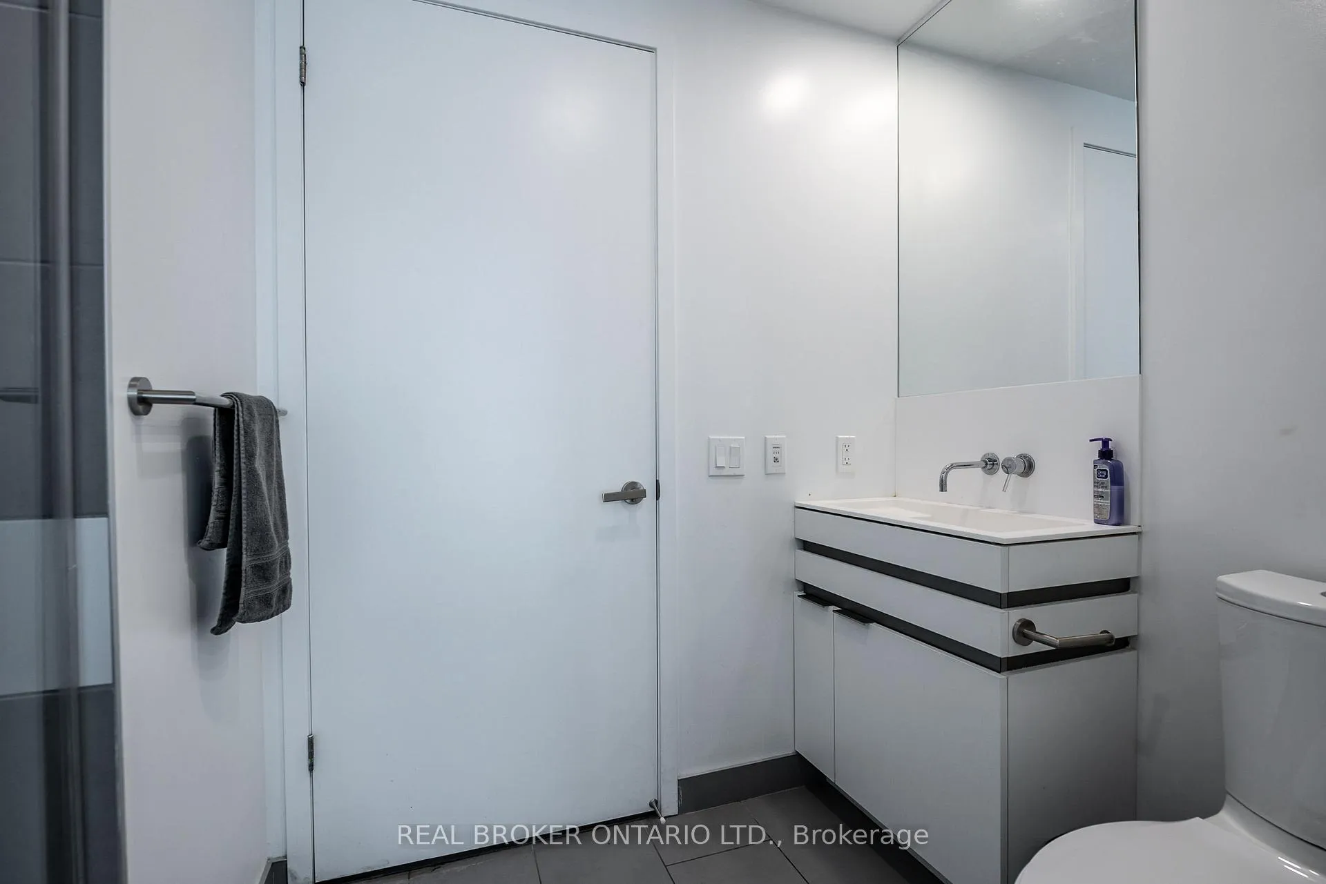 Photo 12 of Unit 1309, 197 Yonge Street, Toronto, Church-Yonge Corridor — HOMEH
