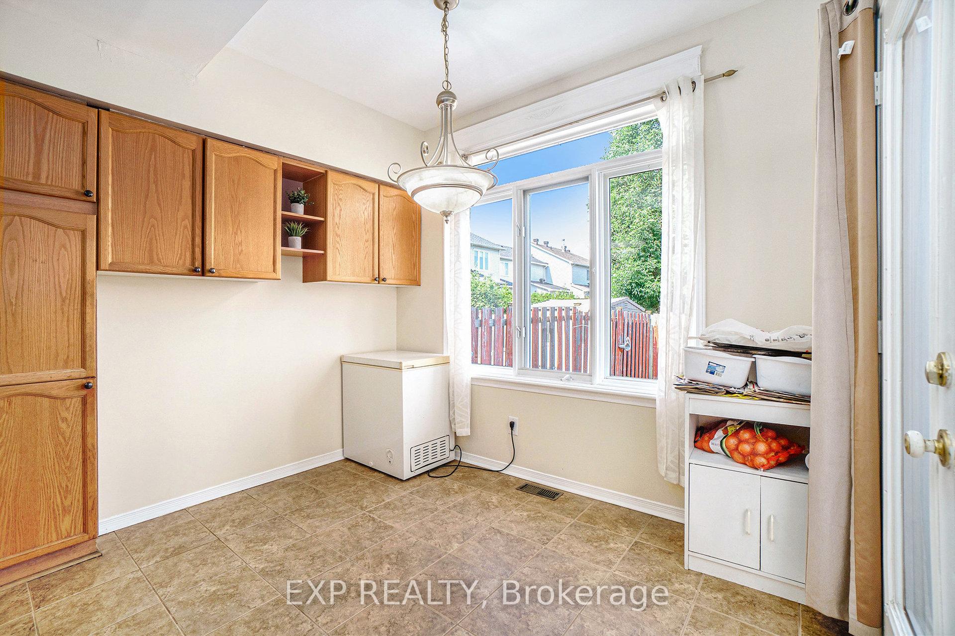 Photo 12 of 77 Palmadeo Drive, Ottawa, Barrhaven - Longfields — HOMEH