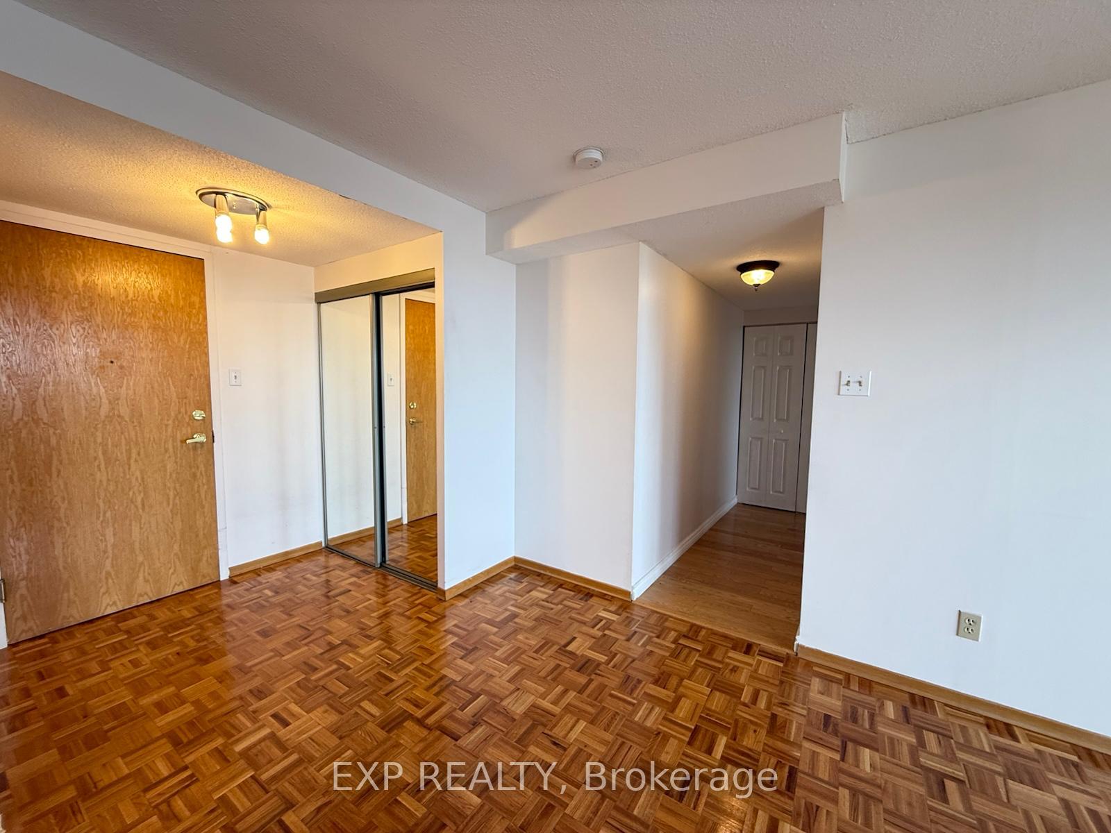 Photo 5 of Unit 1501, 2760 Carousel Crescent, Ottawa, Emerald Woods/Sawmill Creek — HOMEH