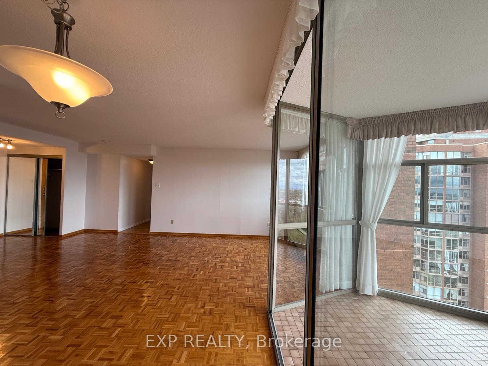 Photo 12 of Unit 1501, 2760 Carousel Crescent, Ottawa, Emerald Woods/Sawmill Creek — HOMEH