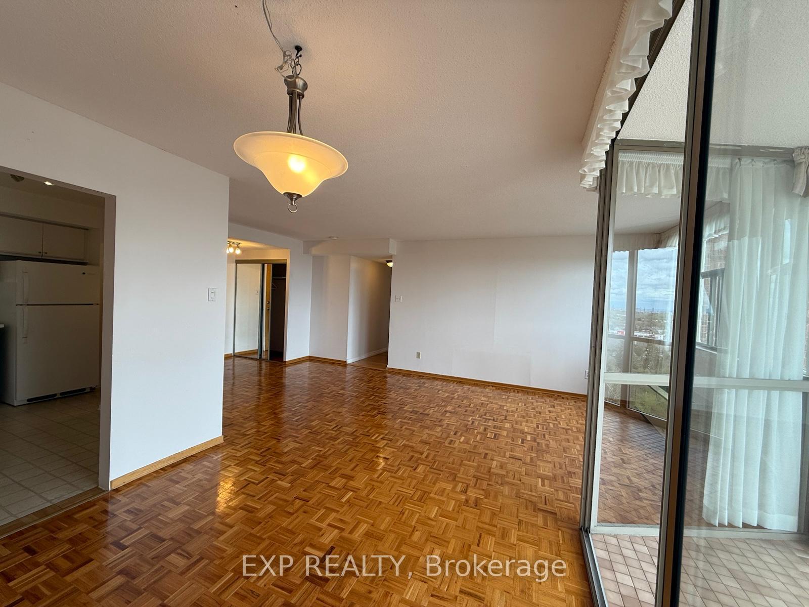 Photo 13 of Unit 1501, 2760 Carousel Crescent, Ottawa, Emerald Woods/Sawmill Creek — HOMEH