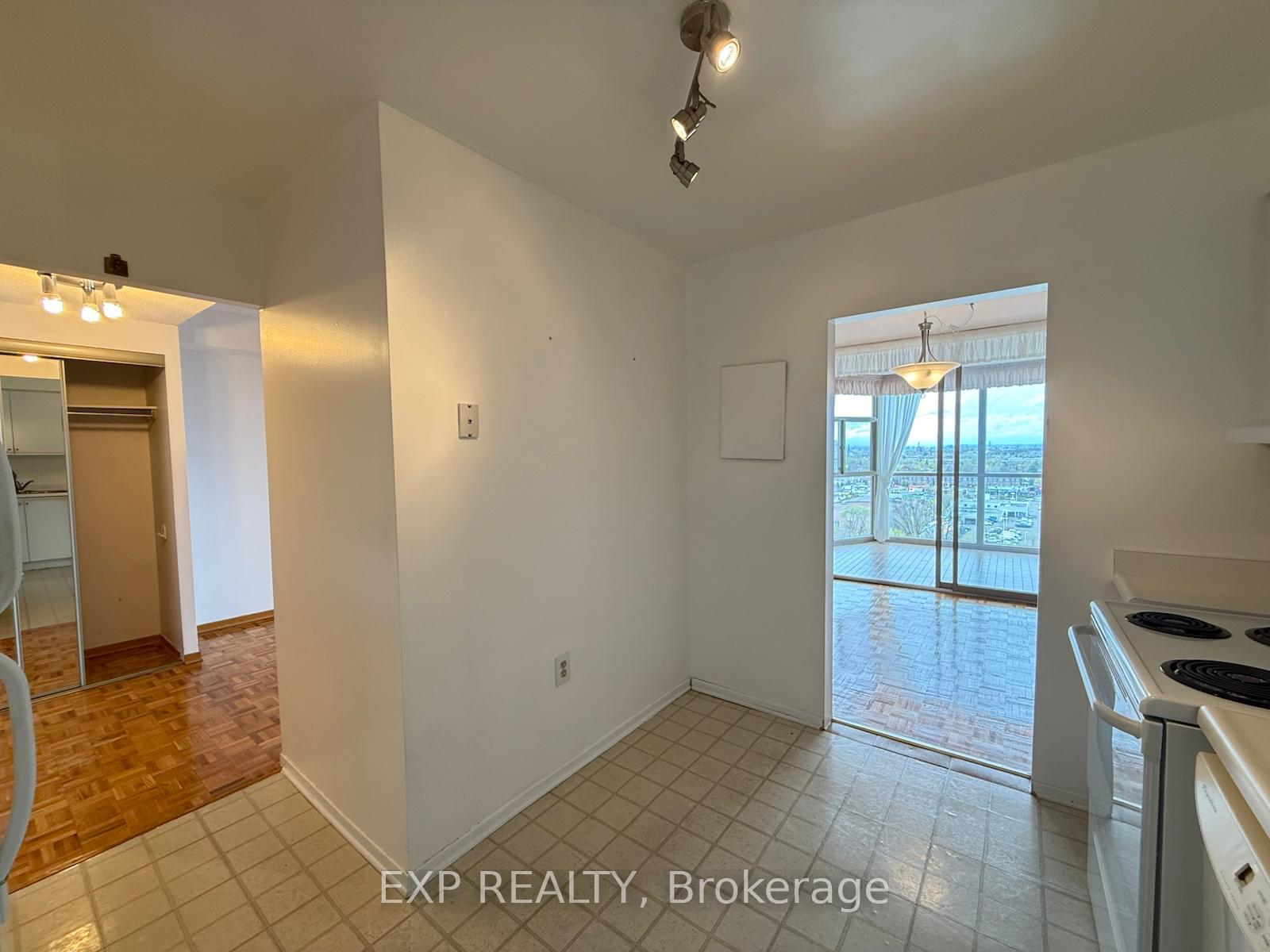 Photo 18 of Unit 1501, 2760 Carousel Crescent, Ottawa, Emerald Woods/Sawmill Creek — HOMEH