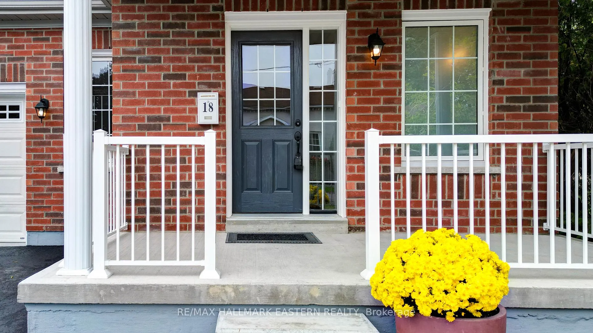 Photo 3 of 18 Durham Street, Clarington, Bowmanville — HOMEH