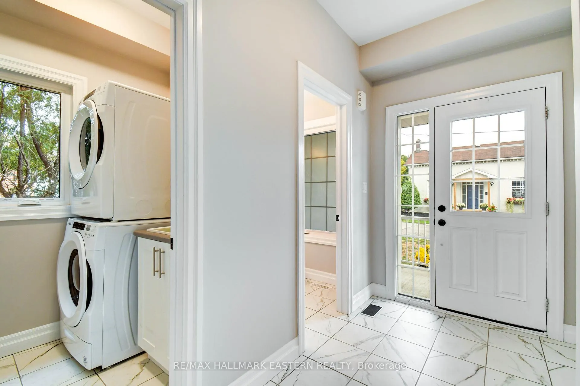Photo 5 of 18 Durham Street, Clarington, Bowmanville — HOMEH