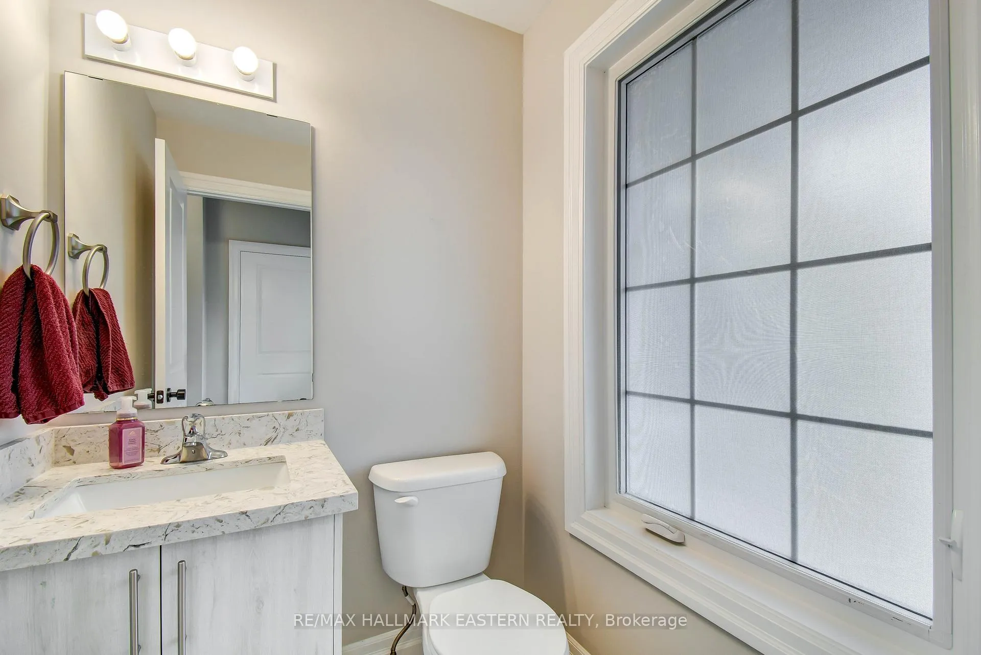 Photo 6 of 18 Durham Street, Clarington, Bowmanville — HOMEH