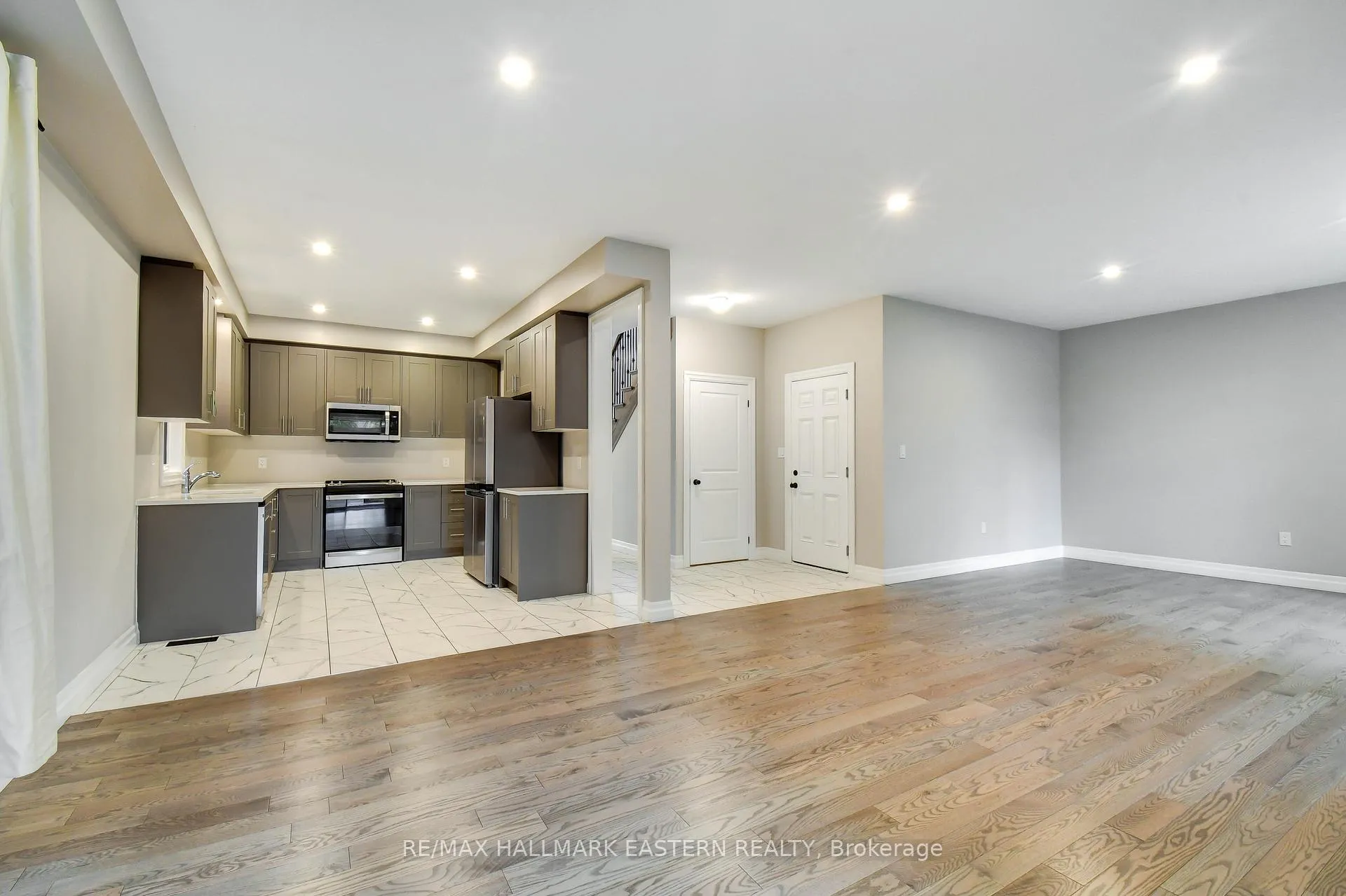 Photo 12 of 18 Durham Street, Clarington, Bowmanville — HOMEH