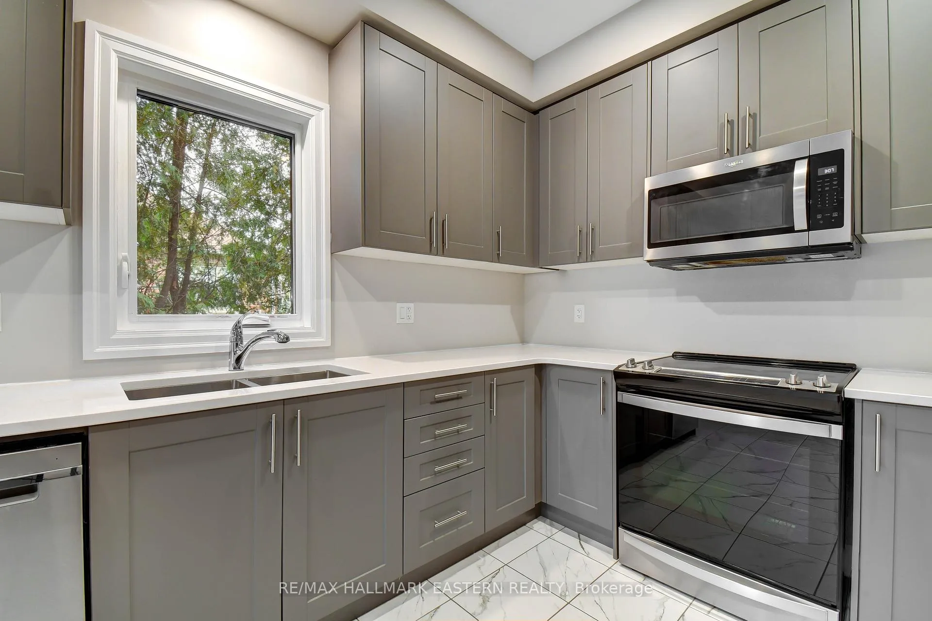 Photo 15 of 18 Durham Street, Clarington, Bowmanville — HOMEH
