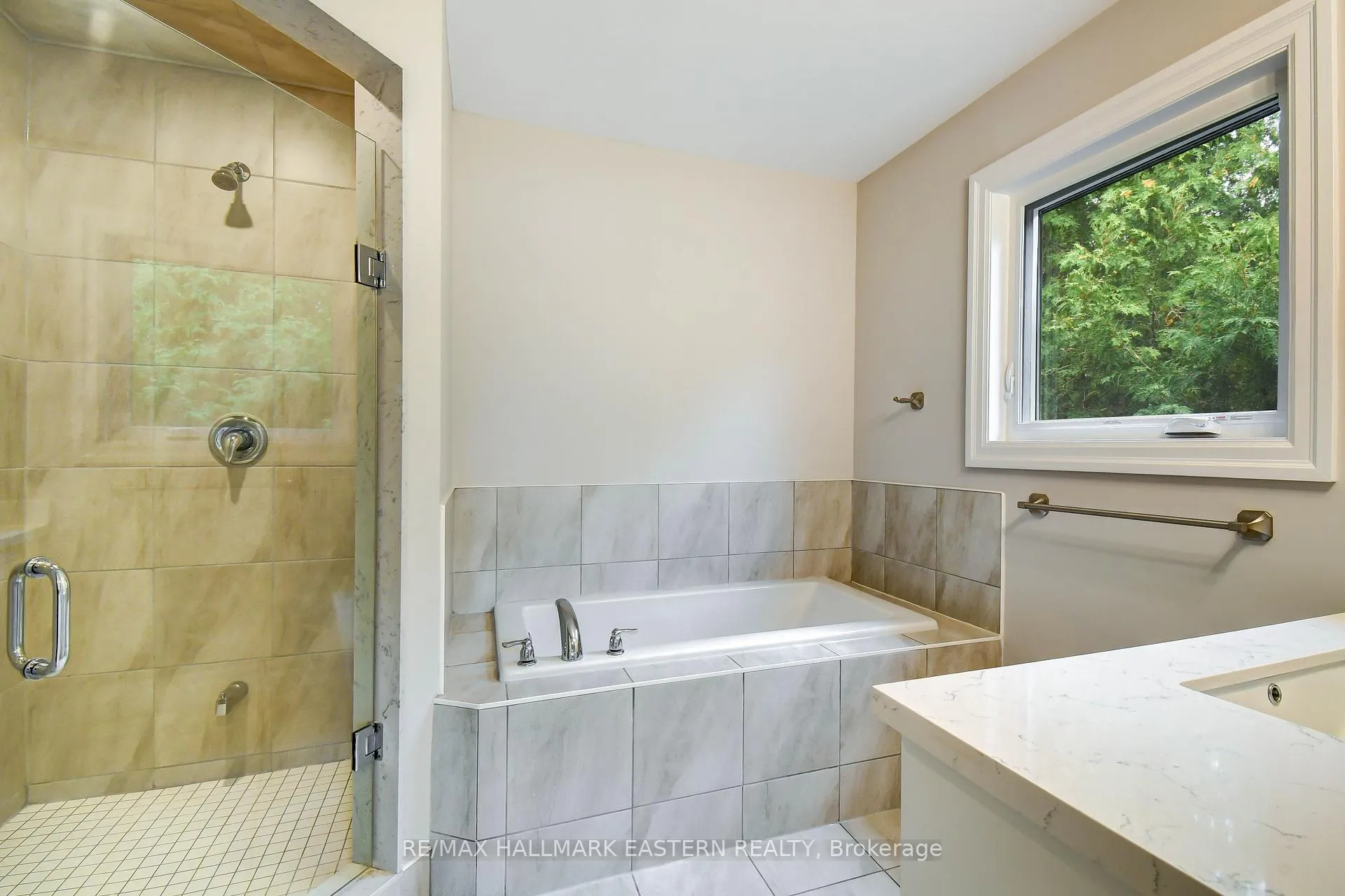Photo 21 of 18 Durham Street, Clarington, Bowmanville — HOMEH