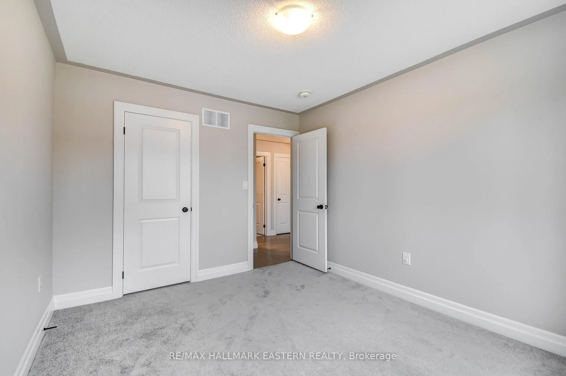 Photo 24 of 18 Durham Street, Clarington, Bowmanville — HOMEH