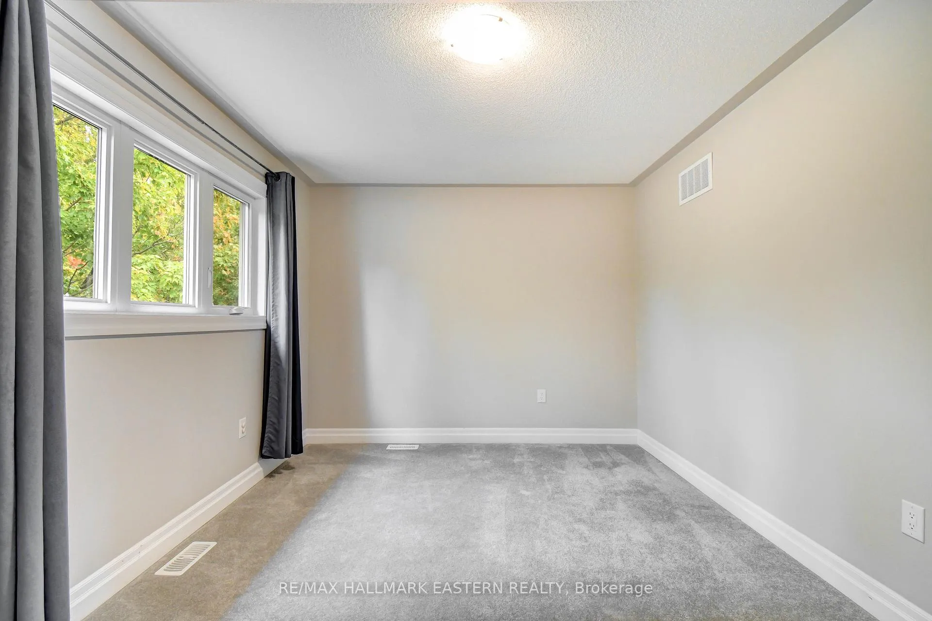 Photo 27 of 18 Durham Street, Clarington, Bowmanville — HOMEH