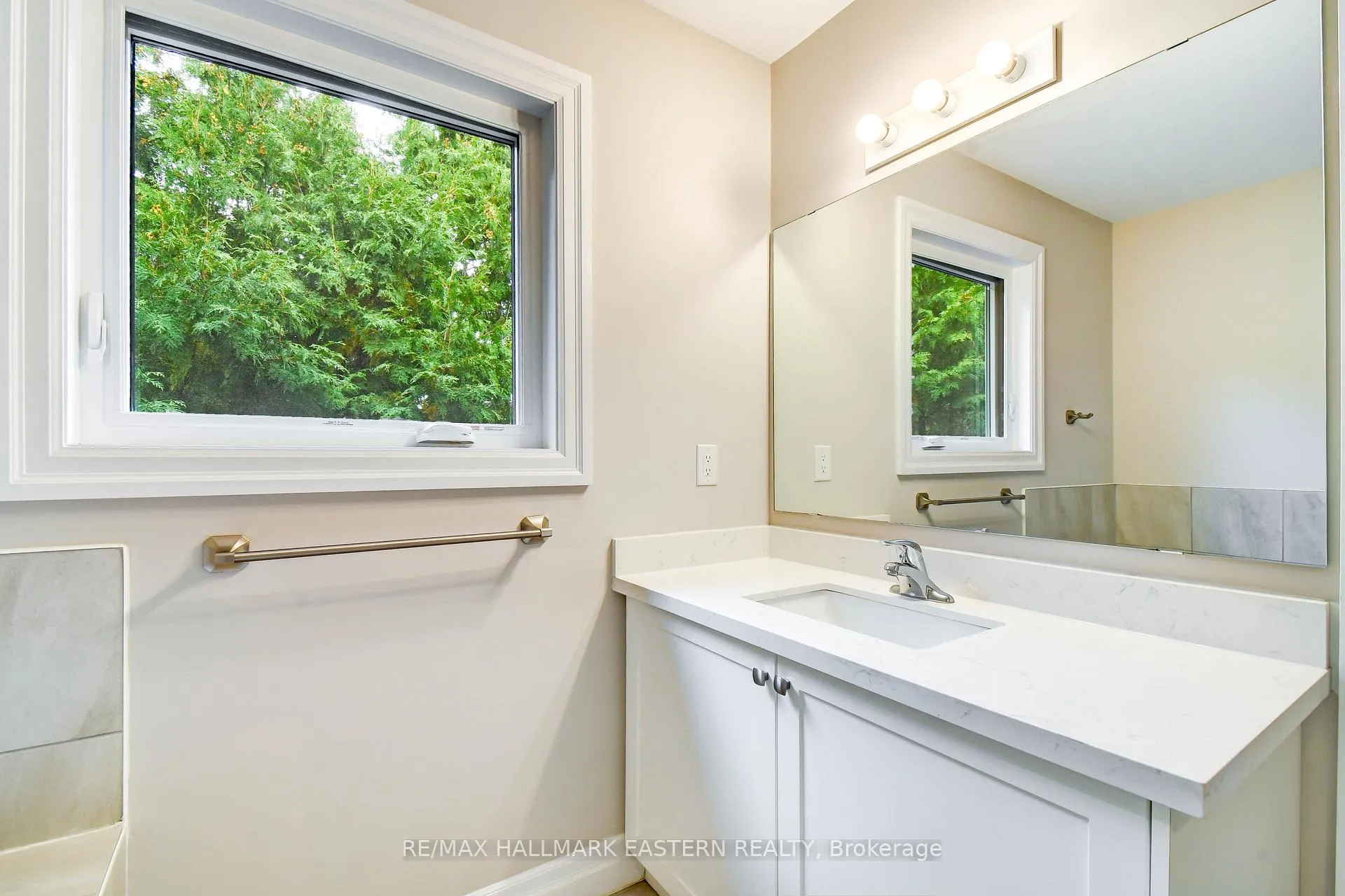Photo 29 of 18 Durham Street, Clarington, Bowmanville — HOMEH