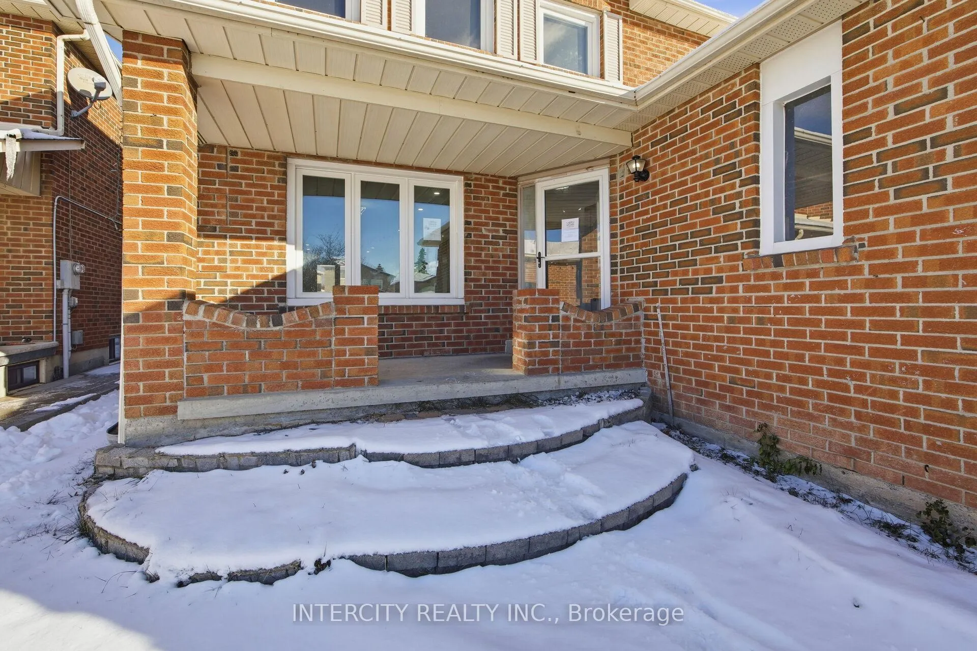 Photo 3 of 45 Merganser Crescent, Brampton, Fletcher's Creek South — HOMEH