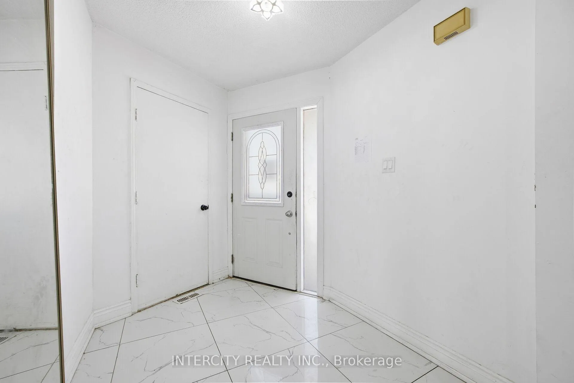 Photo 4 of 45 Merganser Crescent, Brampton, Fletcher's Creek South — HOMEH
