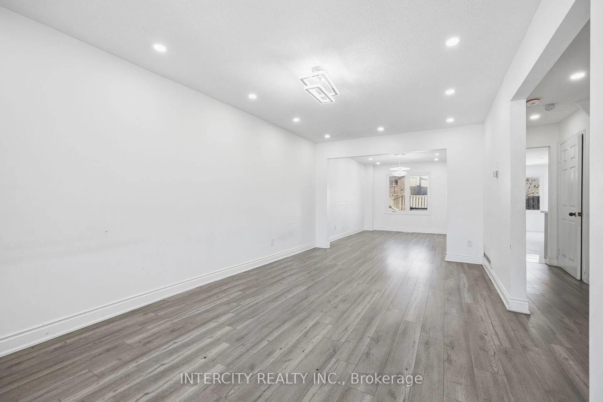Photo 6 of 45 Merganser Crescent, Brampton, Fletcher's Creek South — HOMEH