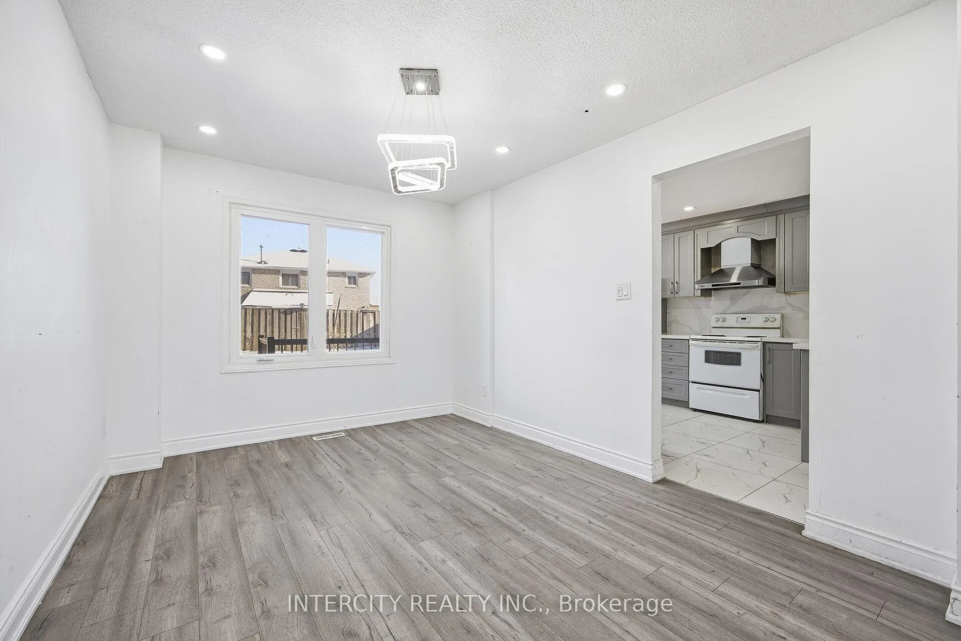 Photo 8 of 45 Merganser Crescent, Brampton, Fletcher's Creek South — HOMEH