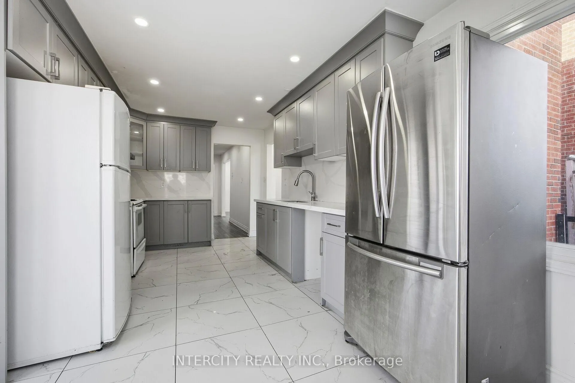Photo 11 of 45 Merganser Crescent, Brampton, Fletcher's Creek South — HOMEH
