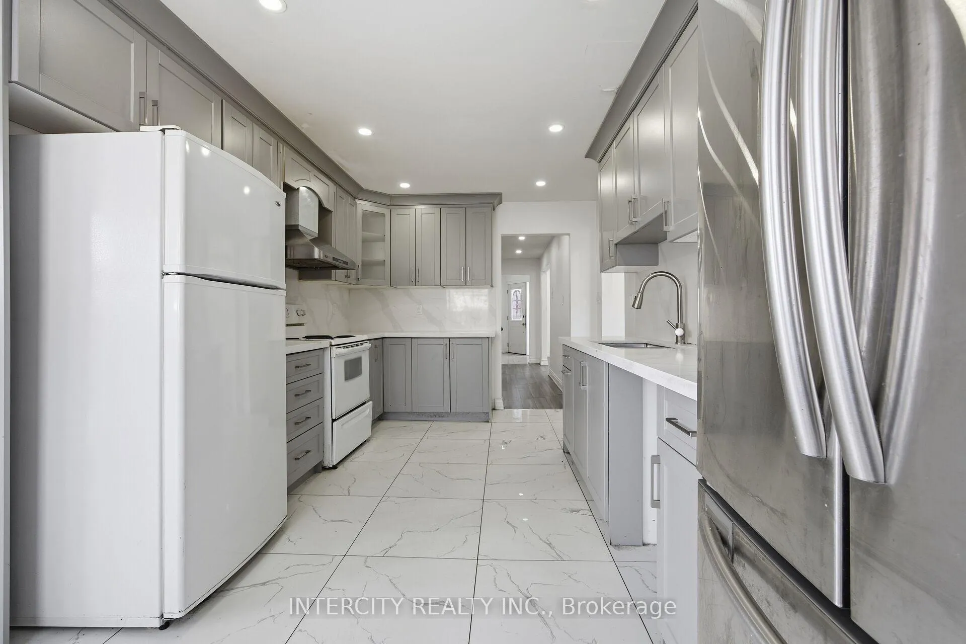 Photo 12 of 45 Merganser Crescent, Brampton, Fletcher's Creek South — HOMEH